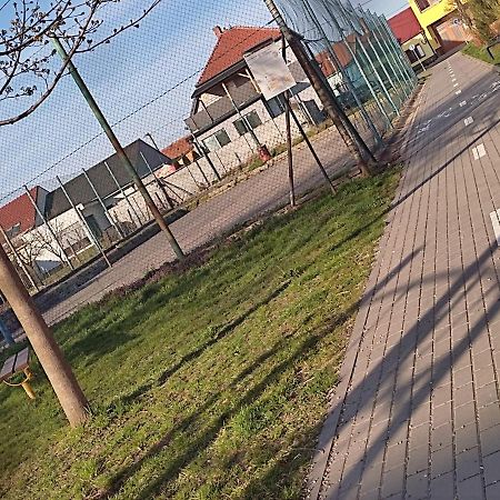 Penzion Kendy Apartment Mistrin Екстериор снимка