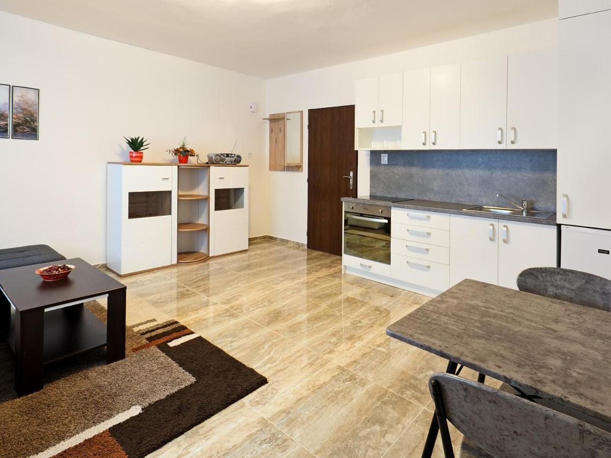 Penzion Kendy Apartment Mistrin Екстериор снимка