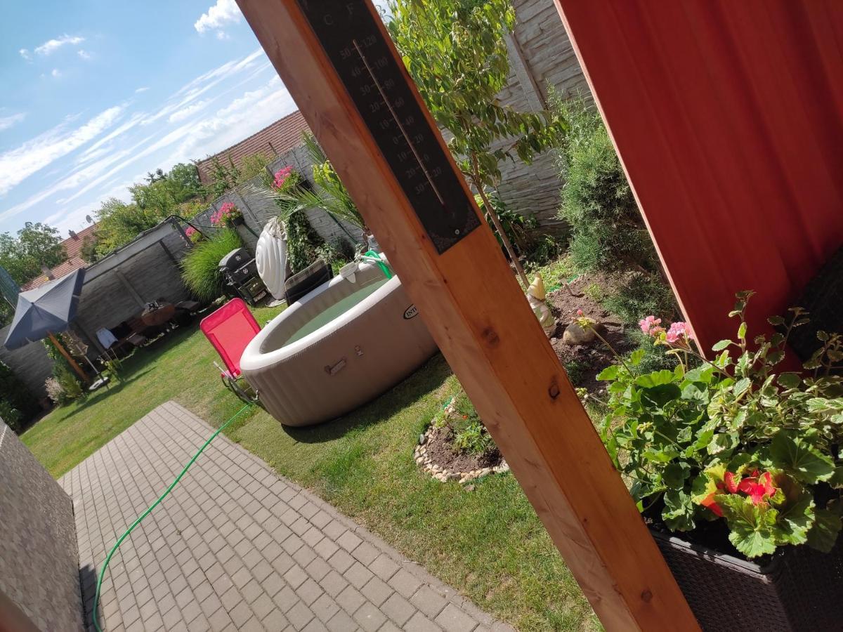 Penzion Kendy Apartment Mistrin Екстериор снимка