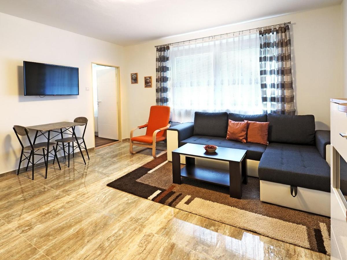 Penzion Kendy Apartment Mistrin Екстериор снимка